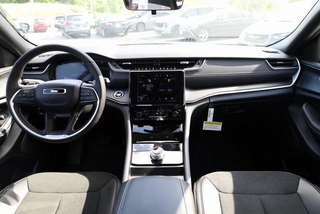 new 2025 Jeep Grand Cherokee car, priced at $34,600