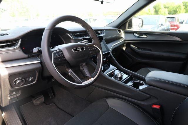 new 2025 Jeep Grand Cherokee car, priced at $34,600