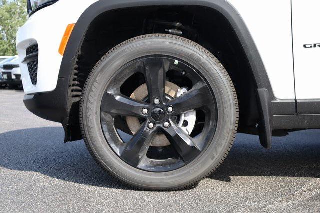 new 2025 Jeep Grand Cherokee car, priced at $34,600