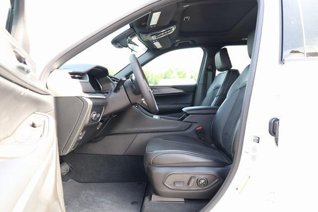 new 2025 Jeep Grand Cherokee car, priced at $34,600
