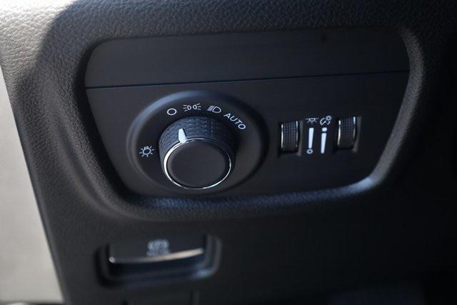 new 2025 Jeep Grand Cherokee car, priced at $38,615