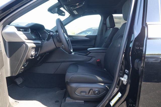 new 2025 Jeep Grand Cherokee car, priced at $38,615