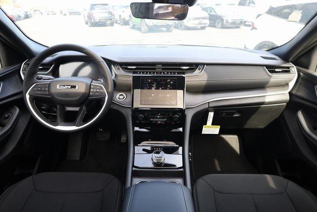 new 2025 Jeep Grand Cherokee car, priced at $39,615