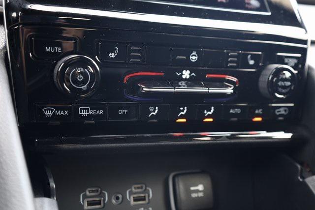 new 2025 Jeep Grand Cherokee car, priced at $39,615