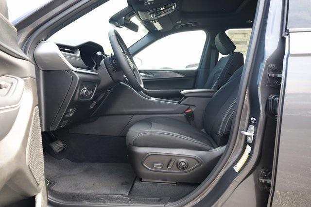 new 2025 Jeep Grand Cherokee car, priced at $39,615