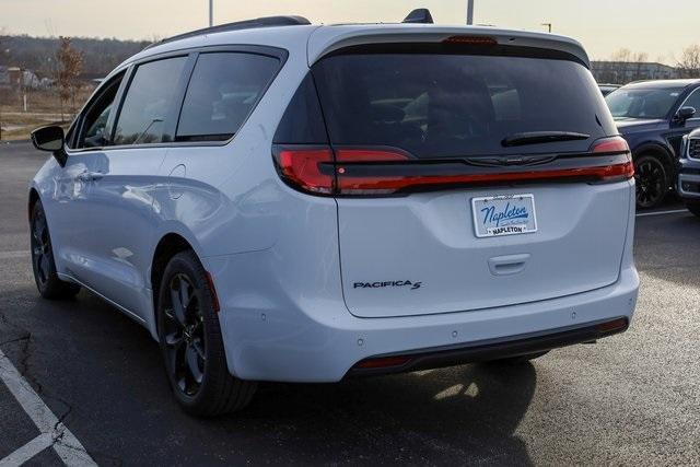 new 2024 Chrysler Pacifica car, priced at $38,977