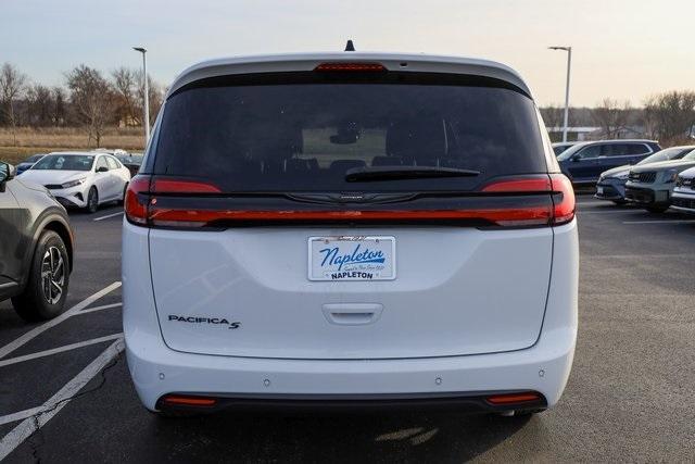 new 2024 Chrysler Pacifica car, priced at $38,477