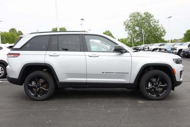 new 2024 Jeep Grand Cherokee car, priced at $40,477