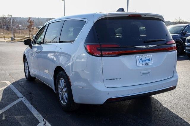 new 2024 Chrysler Pacifica car, priced at $37,477