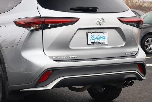 used 2024 Toyota Highlander car, priced at $41,500