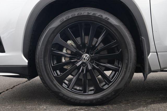 used 2024 Toyota Highlander car, priced at $41,500