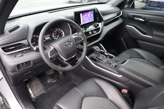 used 2024 Toyota Highlander car, priced at $41,500
