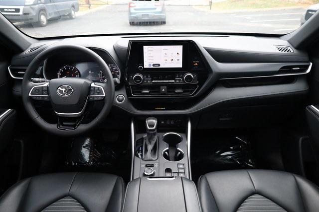 used 2024 Toyota Highlander car, priced at $41,500