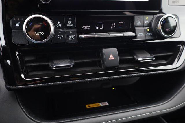 used 2024 Toyota Highlander car, priced at $41,500