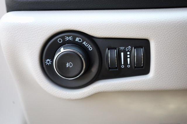 used 2023 Chrysler Pacifica car, priced at $23,070