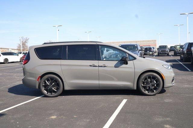 new 2025 Chrysler Pacifica car, priced at $53,340