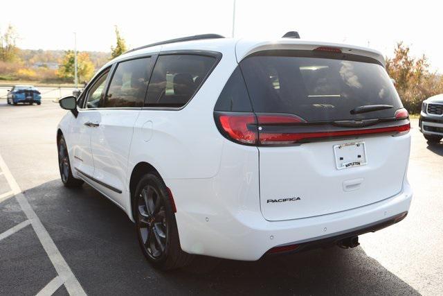 new 2024 Chrysler Pacifica car, priced at $36,027