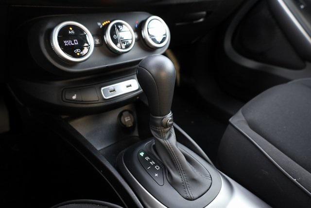 new 2023 FIAT 500X car