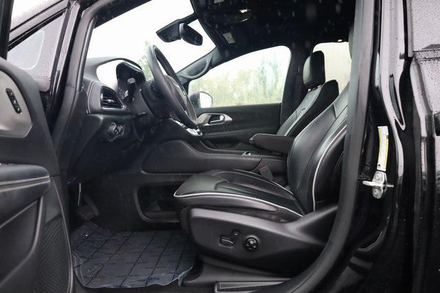 used 2024 Chrysler Pacifica car, priced at $36,036