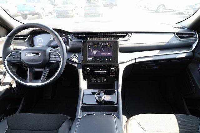 new 2025 Jeep Grand Cherokee car, priced at $48,205
