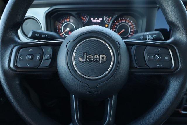 new 2025 Jeep Gladiator car, priced at $38,684
