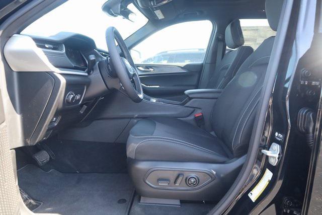 new 2025 Jeep Grand Cherokee car, priced at $39,615