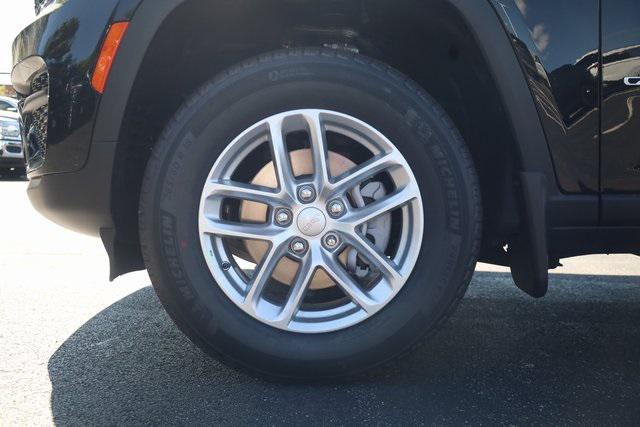 new 2025 Jeep Grand Cherokee car, priced at $39,615