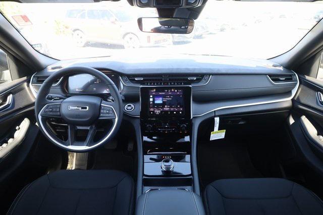 new 2025 Jeep Grand Cherokee car, priced at $39,615