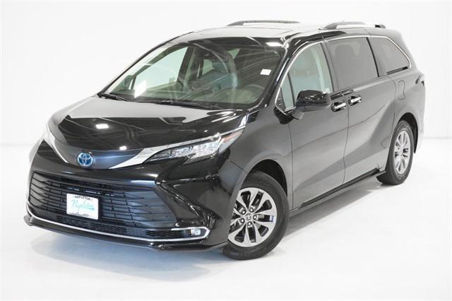 used 2023 Toyota Sienna car, priced at $38,718