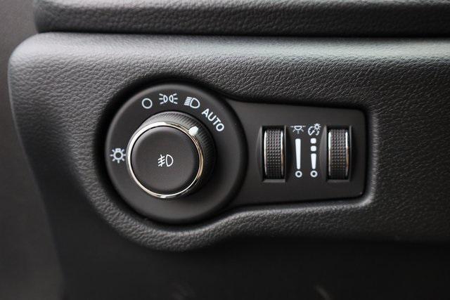 new 2024 Chrysler Pacifica car, priced at $39,831
