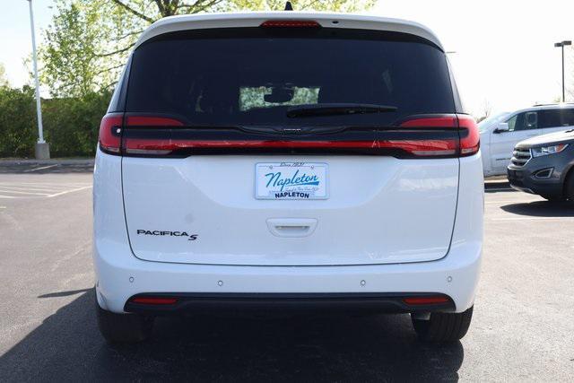 new 2024 Chrysler Pacifica car, priced at $37,217