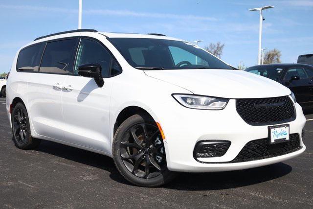 new 2024 Chrysler Pacifica car, priced at $37,217