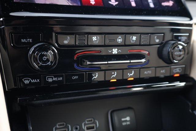 new 2025 Jeep Grand Cherokee car, priced at $46,942