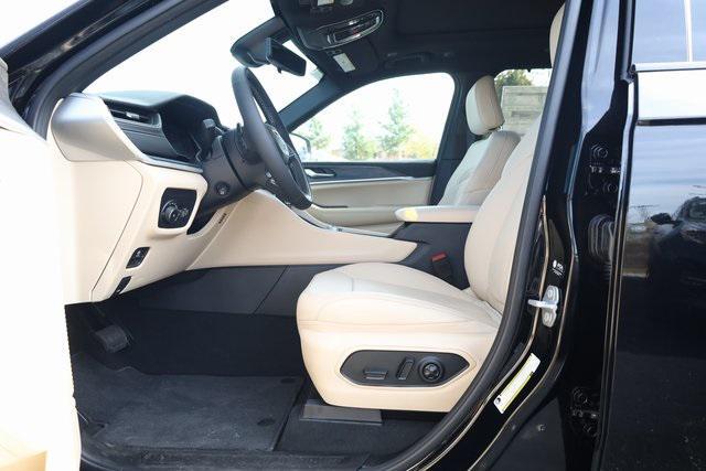 new 2025 Jeep Grand Cherokee car, priced at $46,942