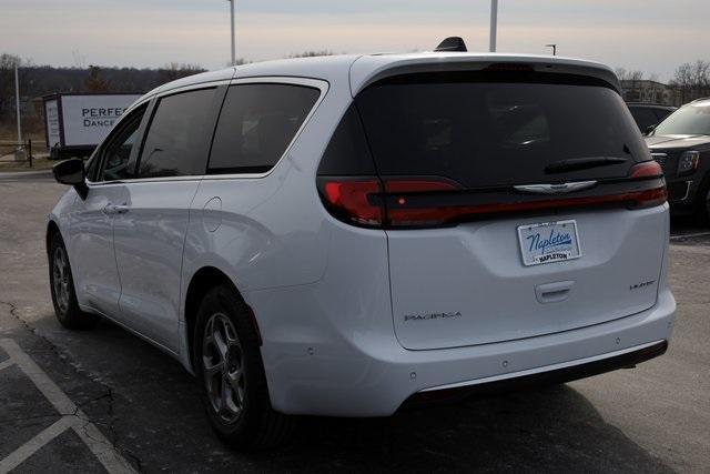 new 2024 Chrysler Pacifica car, priced at $43,977