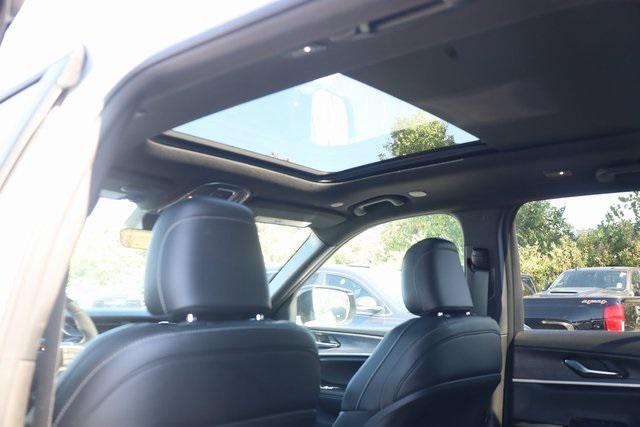 new 2025 Jeep Grand Cherokee car, priced at $46,187