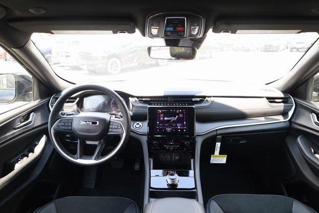 new 2025 Jeep Grand Cherokee car, priced at $42,555