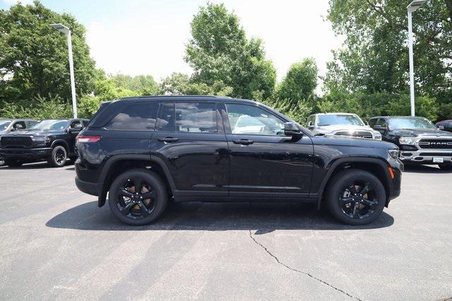 new 2025 Jeep Grand Cherokee car, priced at $42,555