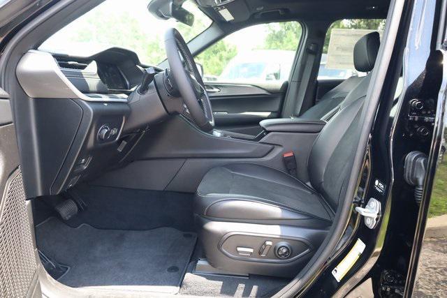 new 2025 Jeep Grand Cherokee car, priced at $42,555