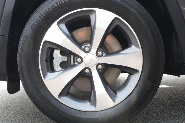 used 2021 Jeep Cherokee car, priced at $21,599