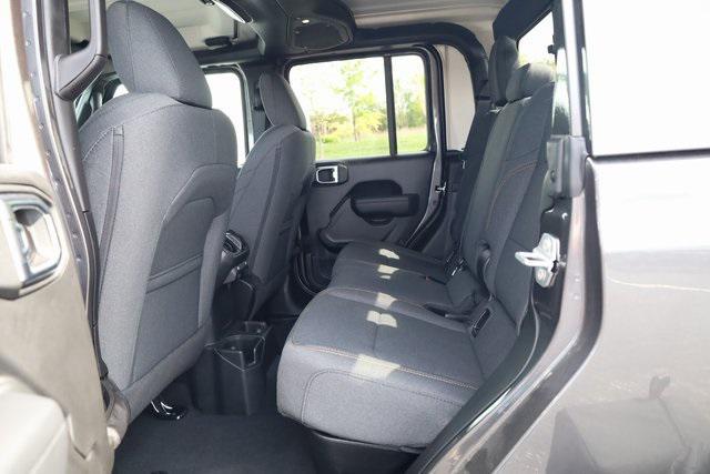 new 2025 Jeep Gladiator car, priced at $38,684