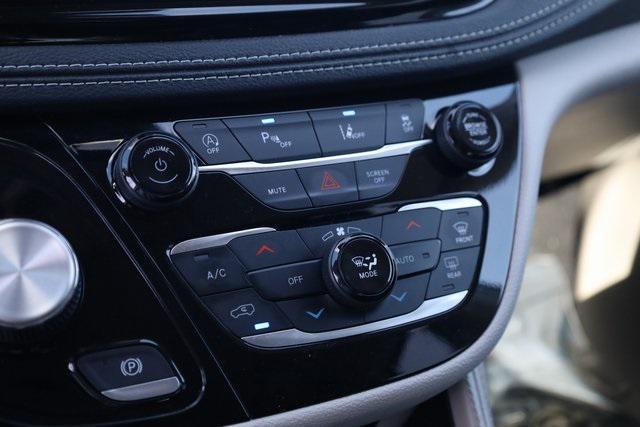 used 2023 Chrysler Pacifica car, priced at $25,957