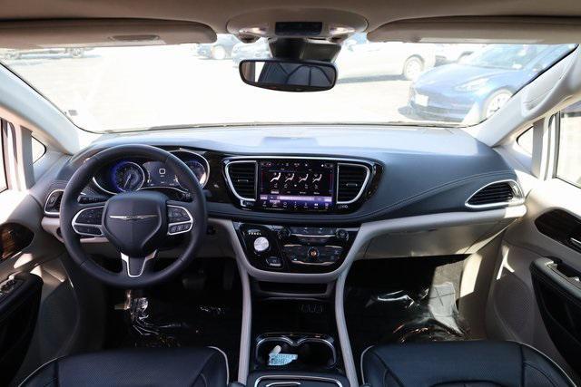 used 2023 Chrysler Pacifica car, priced at $25,957