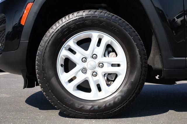 used 2023 Jeep Grand Cherokee car, priced at $29,400