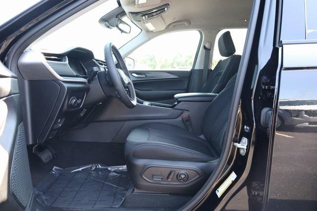 used 2023 Jeep Grand Cherokee car, priced at $29,400