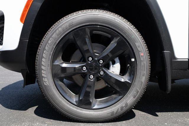 new 2025 Jeep Grand Cherokee car, priced at $38,400