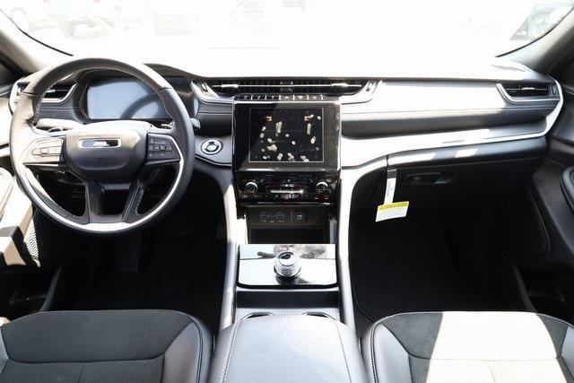 new 2025 Jeep Grand Cherokee car, priced at $38,400