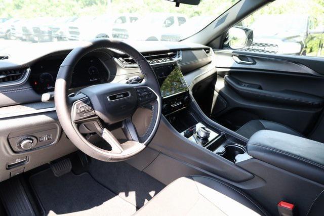 new 2025 Jeep Grand Cherokee car, priced at $38,400