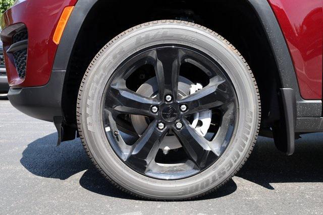new 2025 Jeep Grand Cherokee car, priced at $35,600