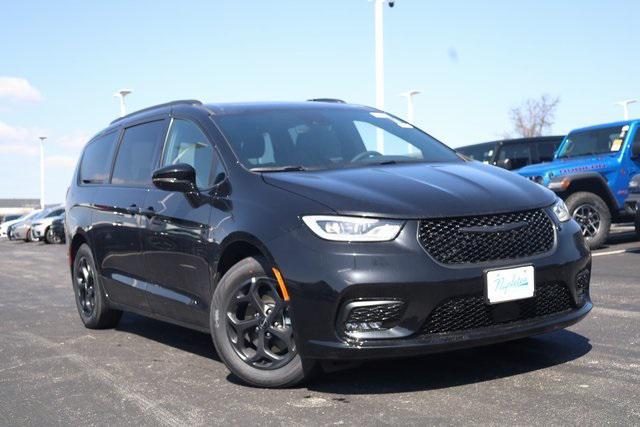 new 2025 Chrysler Pacifica Hybrid car, priced at $47,629